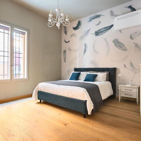 Central And Comfy Apartment Free Netflix And Disney Plus โบโลญญา ภายนอก รูปภาพ